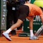 Medvedev destroys racquet in 6-0 6-0 loss