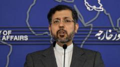 US must choose 'between war and ceasefire', Iranian minister tells BBC
